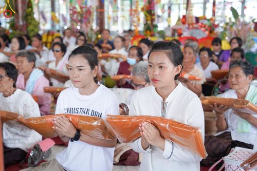 ภาพ No.168490:พิธีทอดกฐิน ณ วัดป่าศรีสุวรรณ จ.ชัยภูมิ ในโครงการกฐินสามัคคีทั่วไทย 30,000 วัด บูชาธรรม 80 ปี หลวงพ่อธัมมชโย โดยคณะศิษยานุศิษย์วัดพระธรรมกาย วันที่ 20 ตุลาคม พ.ศ. 2567