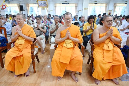 ภาพ No.170831:พิธีทอดกฐิน ณ วัดคูหาสวรรค์ จ.ราชบุรี ในโครงการกฐินสามัคคีทั่วไทย 30,000 วัด บูชาธรรม 80 ปี หลวงพ่อธัมมชโย โดยคณะศิษยานุศิษย์วัดพระธรรมกาย วันที่ 27 ตุลาคม พ.ศ. 2567