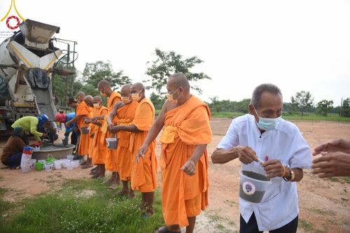 ภาพ No.86248:พิธีทอดผ้าป่าขุดเจาะบ่อน้ำบาดาล  ณ ศูนย์ปฏิบัติธรรมจังหวัดสระบุรี อ.พระพุทธบาท จ.สระบุรี ประธานสงฆ์ : พระครูภาวนาถิรธรรม วิ.(ผจญ เถรธัมโม) ประธานฆราวาส : กัลญาณมิตร ครอบครัว คุณพ่อทวี-คุณแม่ปราณี คุณเพียรใจ - ดรุณี  โรจนสินวิไล และพิธีเทคอนกรีตฐานราก เพื