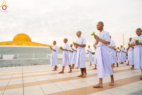 ภาพ No.214934:วันเสาร์ที่ 5 เมษายน พ.ศ. 2568 พิธีเวียนประทักษิณรอบพระมหาธรรมกายเจดีย์  พิธีวันทาเจดีย์ พิธีขอขมาและมอบผ้าไตร ในโครงการบรรพชาสามเณรฟื้นฟูพระพุทธศาสนาทั่วไทย , โครงการหน่อแก้วเปรียญธรรม รุ่นที่ 13 ,  โครงการสามเณรยุวธรรมทายาท รุ่นที่ 33 , โครงการสามเณรมั