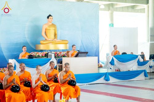 ภาพ No.229409:วันเสาร์ที่ 21 มิถุนายน พ.ศ. 2568 พิธีตักบาตรโครงการอุปสมบทหมู่ธรรมทายาท ระดับอุดมศึกษา รุ่นที่ 52 ภาคฤดูฝน ณ มหาวิหารคด คอร์ 9 วัดพระธรรมกาย