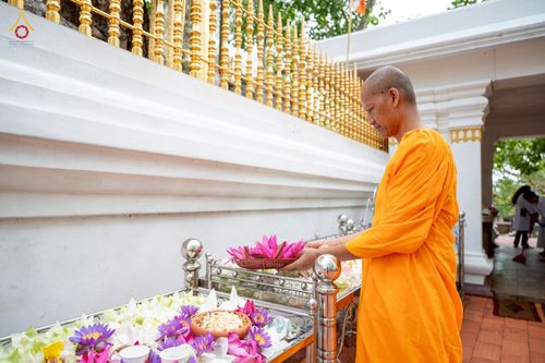 ภาพ No.264461:วันที่ 23 ตุลาคม พ.ศ. 2568 พิธีทอดกฐินสมทบ วัดกัลยาณมิตรต่างประเทศ  บูชาธรรม 81 ปี หลวงพ่อธัมมชโย  ณ วัดศรีอโรคา รามายา , วัดศรีธรรมราชา , วัดเปรดีปะกันเด วิหารายา ในเมืองมาตะเล ประเทศศรีลังกา 