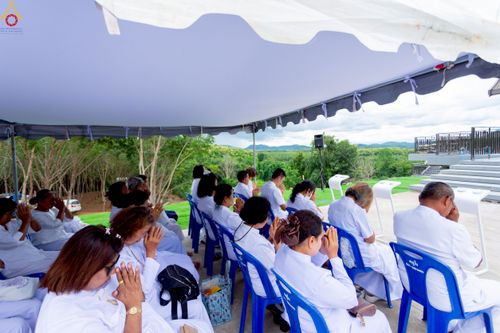 ภาพ No.239376:วันอาทิตย์ที่ 17 สิงหาคม พ.ศ. 2568 พิธีกดปุ่มอัญเชิญรูปเหมือน พระมงคลเทพมุนี (สด จันทสโร)  ณ มหาวิหารแก้วพระมงคลเทพมุนี  ศูนย์ปฏิบัติธรรมแก้วเมืองเลย