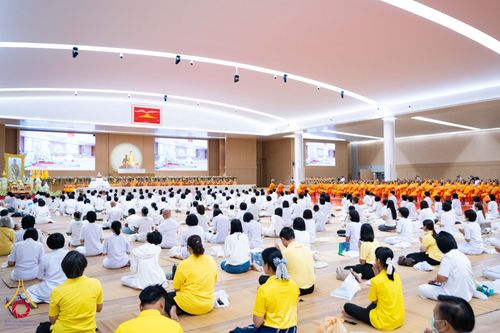 ภาพ No.146008:พิธีเจริญพระพุทธมนต์ ปฏิบัติธรรมเจริญสมาธิภาวนา เพื่อถวายเป็นพระราชกุศล แด่พระบาทสมเด็จพระเจ้าอยู่หัว เนื่องในโอกาสพระราชพิธีมหามงคล เฉลิมพระชนมพรรษา 6 รอบ 28 กรกฎาคม 2567 วันอาทิตย์ที่ 28 กรกฎาคม พ.ศ. 2567  ณ ห้องแก้วสารพัดนึก 2 สภาธรรมกายสากล