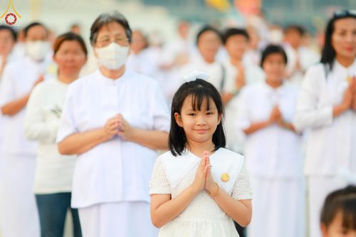 ภาพ No.121957:พิธีจุดประทีปถวายเป็นพุทธบูชา และบูชาธรรมมหาปูชนียาจารย์ พระมงคลเทพมุนี(สด จนฺทสโร) ในโครงการธรรมยาตรา กตัญญูบูชา มหาปูชนียาจารย์ พระมงคลเทพมุนี(สด จนฺทสโร) พระผู้ปราบมาร อนุสรณ์สถาน 7 แห่ง ปีที่ 12 วันที่ 31 มกราคม พ.ศ. 2567 ณ วัดพระธรรมกาย จ.ปทุมธานี