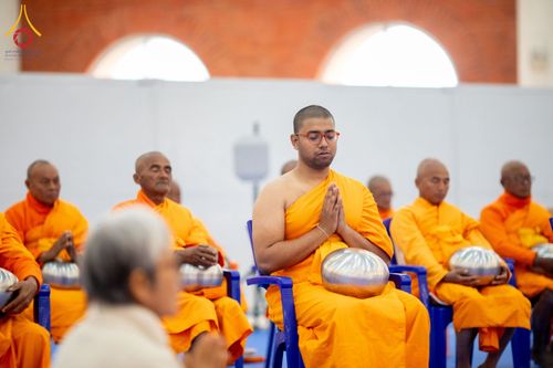 ภาพ No.210179:วันพฤหัสบดีที่ 6 มีนาคม พ.ศ. 2568 ตักบาตรฉลองสามเณรใหม่ โครงการบรรพชาสามเณรท้องถิ่นชาวเนปาล 500 รูป ณ ลุมพินี ประเทศเนปาล