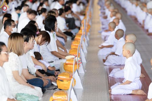 ภาพ No.133890:พิธีขอขมามอบผ้าไตร โครงการบรรพชาสามเณร ศูนย์อบรมวัดพระธรรมกาย ณ วัดพระธรรมกาย วันเสาร์ที่ 6 เมษายน พ.ศ. 2567