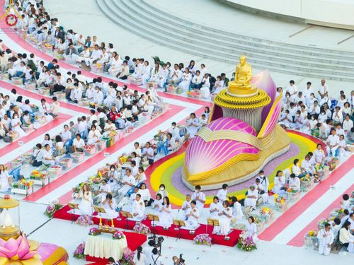ภาพ No.192941:พิธีตักบาตรพระธรรมยาตรา ณ อนุสรณ์สถานคลองบางนางแท่น อ.สามพราน จ.นครปฐม ในโครงการธรรมยาตรา กตัญญูบูชา มหาปูชนียาจารย์ พระมงคลเทพมุนี(สด จนฺทสโร) พระผู้ปราบมาร อนุสรณ์สถาน 7 แห่ง ปีที่ 13 วันที่ 11 มกราคม พ.ศ.2568