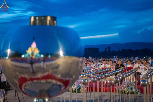 ภาพ No.91640:พิธีทอดผ้าป่า สร้างลานเอนกประสงค์พญานาค 4 ตระกูล จุดประทีปโคมลาน ถวายเป็นพุทธบูชา  สร้างความสว่างไสวให้กับแผ่นดินด้วยแสงธรรม วันอาทิตย์ที่ 29 ตุลาคม พ.ศ. 2566 ณ พุทธอุทยานนานาชาติ จังหวัดหนองคาย