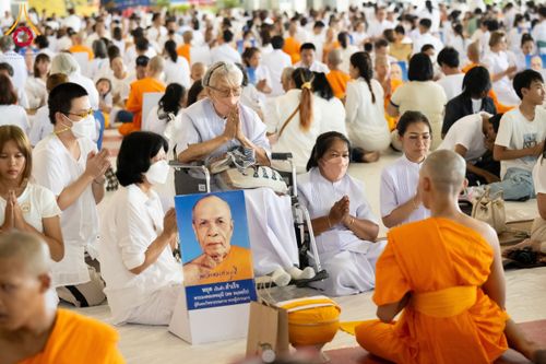 ภาพ No.134961:พิธีถวายบาตรแด่นาคธรรมทายาท ในโครงการบรรพชาสามเณรฟื้นฟูพระพุทธศาสนาทั่วไทย ณ สภาธรรมกายสากล วัดพระธรรมกาย จ.ปทุมธานี วันเสาร์ที่ 6 เมษายน พ.ศ. 2567