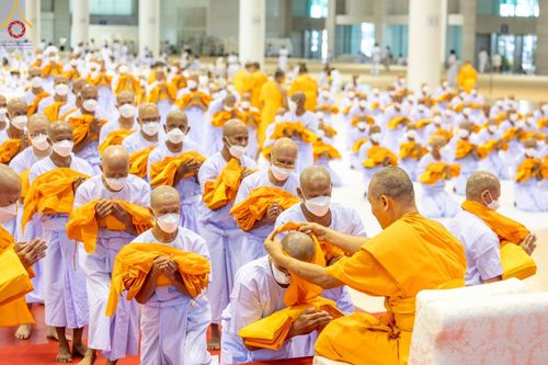 ภาพ No.101646:พิธีขอบรรพชา, พิธีขอสรณคมน์และศีล, พิธีถวายบาตร ในโครงการอุปสมบทหมู่ รุ่นบูชาธรรมมหาปูชนียาจารย์ ณ วัดพระธรรมกาย วันที่ 9 ธันวาคม พ.ศ. 2566