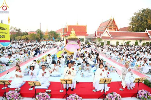 ภาพ No.195323:พิธีตักบาตรพระธรรมยาตรา ณ อนุสรณ์สถานลำดับที่ 3 สถานที่เกิดใหม่ในเพศสมณะ วัดสองพี่น้อง ต.ต้นตาล อ.สองพี่น้อง จ.สุพรรณบุรี ในโครงการธรรมยาตรา กตัญญูบูชา มหาปูชนียาจารย์ พระมงคลเทพมุนี(สด จนฺทสโร) พระผู้ปราบมาร ปีที่ 13 วันที่ 15 มกราคม พ.ศ.2568