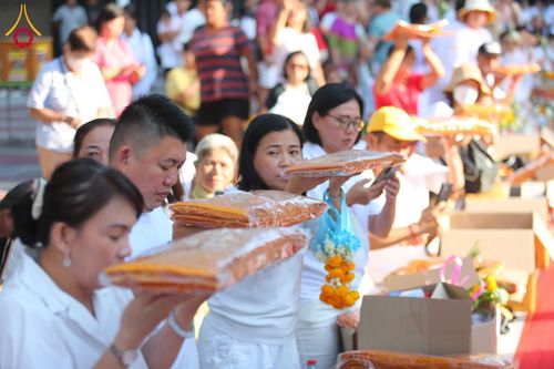 ภาพ No.147849:มหาสังฆทานครั้งยิ่งใหญ่ ตักบาตรพระ 10,000 รูป คณะสงฆ์ 4 ประเทศ 14 จังหวัดภาคใต้ วันอาทิตย์ที่ 11 สิงหาคม พ.ศ. 2567 ณ นิพัทธ์อุทิศ 3 ใจกลางนครหาดใหญ่ จ.สงขลา
