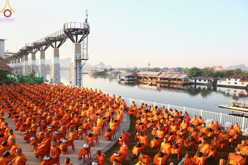 ภาพ No.184704:พิธีตักบาตรพระ 10,000 รูป ครั้งที่ 3 เนื่องในโอกาส 193 ปี จังหวัดกาญจนบุรี อุทิศส่วนกุศลให้แด่บรรพชน และเพื่อช่วยเหลือผู้ประสบภัยพิบัติต่างๆ วันเสาร์ที่ 21 ธันวาคม พ.ศ. 2567