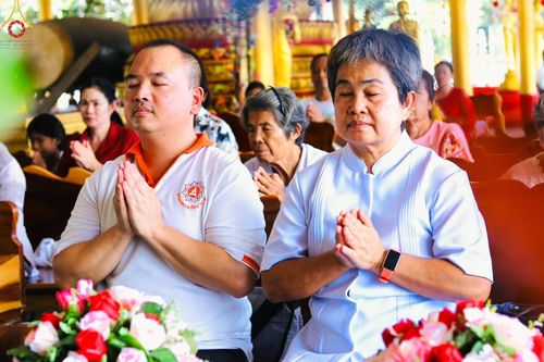 ภาพ No.168266:พิธีทอดกฐิน ณ วัดถนนโค้ง จ.ลพบุรี ในโครงการกฐินสามัคคีทั่วไทย 30,000 วัด บูชาธรรม 80 ปี หลวงพ่อธัมมชโย โดยคณะศิษยานุศิษย์วัดพระธรรมกาย วันที่ 20 ตุลาคม พ.ศ. 2567