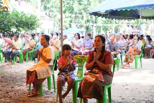 ภาพ No.168863:พิธีทอดกฐิน ณ วัดบ้านน้ำอ้อม จ.บุรีรัมย์ ในโครงการกฐินสามัคคีทั่วไทย 30,000 วัด บูชาธรรม 80 ปี หลวงพ่อธัมมชโย โดยคณะศิษยานุศิษย์วัดพระธรรมกาย วันที่ 23 ตุลาคม พ.ศ. 2567