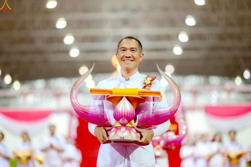 ภาพ No.243910:วันอาทิตย์ที่ 7 กันยายน พ.ศ. 2568 พิธีทอดผ้าป่าสมทบกฐินวัดพระธรรมกาย และสมทบกฐิน 30,000 วัดทั่วไทย ครั้งที่ 2 ณ ห้องแก้วสารพัดนึก 1 วัดพระธรรมกาย