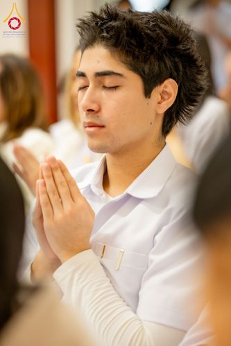 ภาพ No.62361:คณะศิษยานุศิษย์รวมใจสถาปนาและสมโภช ธรรมจักร เพื่ออัญเชิญประดิษฐาน ณ ยอดอุโบสถ 80 ปี หลวงพ่อธัมมชโย วัดพระธรรมกายนิวเจอร์ซี ประเทศสหรัฐอเมริกา  วันอาทิตย์ที่ 7 เมษายน พ.ศ. 2567