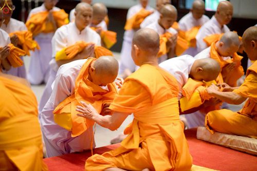 ภาพ No.229133:วันเสาร์ที่ 14 มิถุนายน พ.ศ. 2568 พิธีบรรพชา , พิธีถวายบาตร , พิธีอุปสมบท ในโครงการบรรพชาอุปสมบทหมู่ ผู้บริหารรุ่นที่ 15 และ อุดมศึกษา รุ่นที่ 52 ณ โบสถ์พระไตรปิฎก วัดพระธรรมกาย