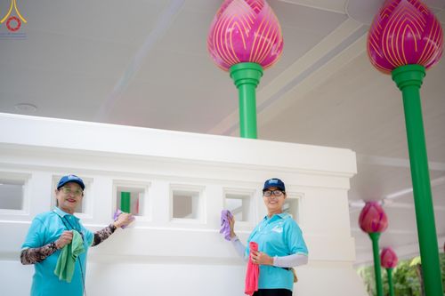 ภาพ No.145939:ชมรมจิตอาสาอนุรักษ์สิ่งแวดล้อม รับบุญทำความสะอาดบริเวณโบสถ์พระไตรปิฎก วัดพระธรรมกาย จ.ปทุมธานี วันที่ 25 กรกฎาคม พ.ศ. 2567