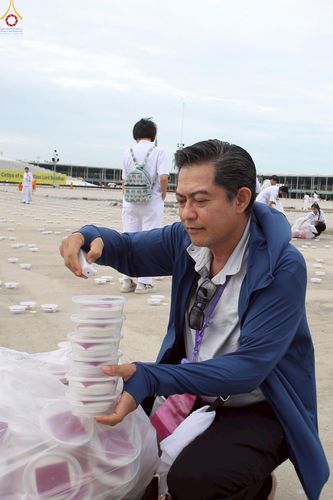 ภาพ No.240962:วันพุธที่ 27 สิงหาคม พ.ศ. 2568 พิธีจุดประทีป ในวันธรรมชัย ณ วัดพระธรรมกาย