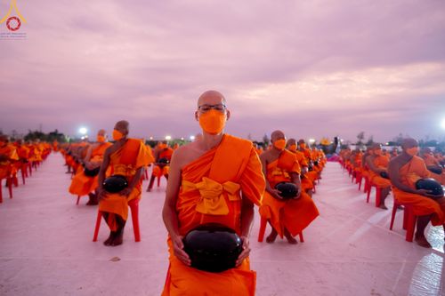 ภาพ No.118449:พิธีตักบาตรพระธรรมยาตรา ปีที่ 12 ณ อนุสรณ์สถานลำดับที่ 5 สถานที่เผยแผ่วิชชาธรรมกายครั้งแรก อนุสรณ์สถานบางปลา จ.นครปฐม วันที่ 25 มกราคม พ.ศ. 2567