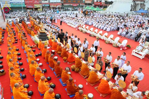 ภาพ No.312537:วันอาทิตย์ที่ 8 มีนาคม พ.ศ.2569 ทำบุญเมืองนครราชสีมา 558 ปี ตักบาตรพระ 10,000 รูป