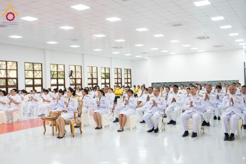 ภาพ No.194743:พิธีเจริญพระพุทธมนต์ และทำบุญตักบาตร ถวายพระราชกุศล แด่พระบาทสมเด็จพระเจ้าอยู่หัว เนื่องในโอกาสพระราชพิธีสมมงคล พระชนมายุเท่าพระบาทสมเด็จพระพุทธยอดฟ้าจุฬาโลกมหาราช สมเด็จพระปฐมบรมกษัตริยาธิราชแห่งพระราชวงศ์จักรี พุทธศักราช 2568 วันที่ 14 มกราคม พ.ศ. 2568