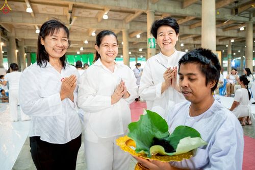 ภาพ No.242940:วันที่ 31 สิงหาคม พ.ศ. 2568 พิธีตัดปอยผมและปลงผม โครงการอุปสมบทหมู่บูชาธรรม ครบรอบ 108 ปี วันครูผู้ค้นพบวิชชาธรรมกาย ณ วัดพระธรรมกาย