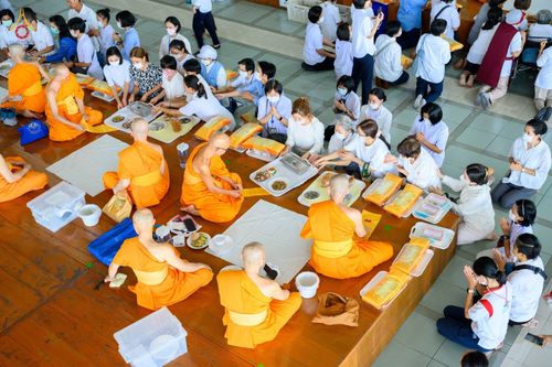 ภาพ No.81079:พิธีบุพเปตพลี ครั้งที่ 135 ร่วมอุทิศบุญแด่หมู่ญาติที่ล่วงลับไปแล้ว และสืบทอดอายุพระพุทธศาสนา วันศุกร์ที่ 19 พฤษภาคม พ.ศ. 2566 (วันพระ แรม 15 ค่ำ เดือน 6) ณ หอฉันคุณยายอาจารย์ วัดพระธรรมกาย