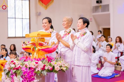 ภาพ No.100931:พิธีทอดกฐินบรมจักรพรรดิสร้างทุกสิ่ง ณ วัดพระธรรมกายออเรกอน ประเทศสหรัฐอเมริกา  วันอาทิตย์ ที่ 26 พฤศจิกายน พ.ศ. 2566
