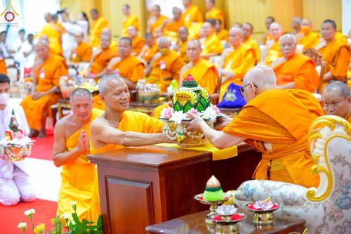 ภาพ No.89740:พิธีวางแผ่นจารึกชื่อ เพื่อนำไปประดิษฐานไว้ในฐานองค์พระประธาน เนื่องในโอกาสครบรอบ 10 ปี ศูนย์ปฏิบัติธรรมนครราชสีมา วันอาทิตย์ที่ 24 กันยายน พ.ศ. 2566