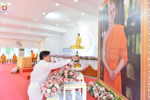 ภาพ No.149565:พิธีทอดผ้าป่ามหามงคล เพื่องานพระพุทธศาสนา , พิธีเจริญพระพุทธมนต์ และพิธีถวายสังฆทานแด่คณะสงฆ์ เนื่องในวันธรรมชัย 56 พรรษา น้อมบูชาธรรมหลวงพ่อธัมมชโย ณ ธรรมอุทยานบ้านแป้ง จ.สิงห์บุรี วันเสาร์ที่ 24 สิงหาคม พ.ศ. 2567