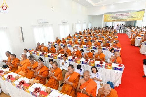 ภาพ No.190281:พิธีเจริญพระพุทธมนต์ ปฏิบัติธรรม มอบทุนการศึกษา ถวายสังฆทาน 141 วัด เพื่อถวายเป็นพุทธบูชา และขับเคลื่อนโครงการหมู่บ้านรักษาศีล 5 โดยคณะสงฆ์จังหวัดสุพรรณบุรี คณะศิษยานุศิษย์วัดพระธรรมกาย โครงการธรรมยาตรา ปีที่ 13 ณ ศูนย์ปฏิบัติธรรมพระมงคลเทพมุนี