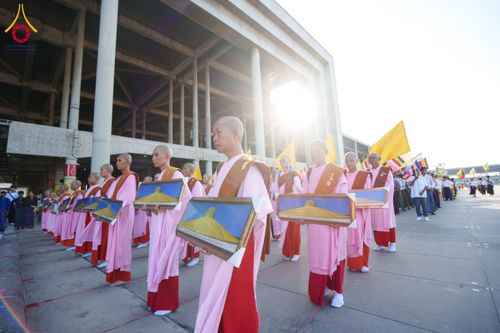 ภาพ No.178179:พิธีทอดผ้าป่าไทย-เมียนมา ครั้งที่ 7 วันอาทิตย์ที่ 1 ธันวาคม พ.ศ.2567 ณ สภาธรรมกายสากล  พระมหาธรรมกายเจดีย์ วัดพระธรรมกาย จ.ปทุมธานี