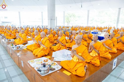 ภาพ No.169750:พิธีถวายภัตตาหารเมนูสวรรค์ "เพื่อการบรรลุธรรม" เนื่องในวันลอยกระทง (ขึ้น 15 ค่ำ เดือน 12) วันศุกร์ที่ 15 พฤศจิกายน พ.ศ. 2567 ณ หอฉันคุณยายอาจารย์ฯ วัดพระธรรมกาย