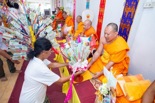 ภาพ No.99183:พิธีทอดกฐินสามัคคีทั่วไทย 5,000 วัด   ณ วัดศรีดงเย็น อ.ทุ่งหัวช้าง จ.ลำพูน วันที่ 22 พฤศจิกายน พ.ศ. 2566