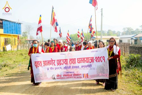 ภาพ No.213058:วันที่ 14 - 15 มีนาคม พ.ศ. 2568 คณะสงฆ์และสามเณรเดินธรรมยาตรา ในโครงการบวชสามเณรเนปาล 500 รูป ไปยังสถานที่รอบมายาเทวีและลุมพินีเกรด ณ ลุมพินี ประเทศเนปาล