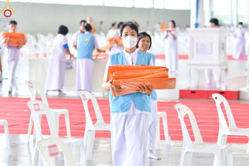 ภาพ No.134557:V.35 เพื่อบุญต้นเดือน การรับบุญของเจ้าหน้าที่หน่วยงานต่างๆ เพื่องานบุญวันอาทิตย์ต้นเดือน ณ วัดพระธรรมกาย วันที่ 7 เมษายน พ.ศ. 2567