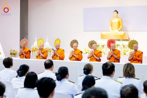 ภาพ No.275999:วันที่ 5 ธันวาคม พ.ศ. 2568 พสกนิกรอำเภอคลองหลวง พร้อมใจบำเพ็ญกุศลอุทิศถวาย “ในหลวงรัชกาลที่ 9” น้อมรำลึกในพระมหากรุณาธิคุณ เนื่องในวันคล้ายวันพระบรมราชสมภพ วันชาติ และวันพ่อแห่งชาติ ณ อาคารปลูกศรัทธา 2 วัดพระธรรมกาย อำเภอคลองหลวง จังหวัดปทุมธานี