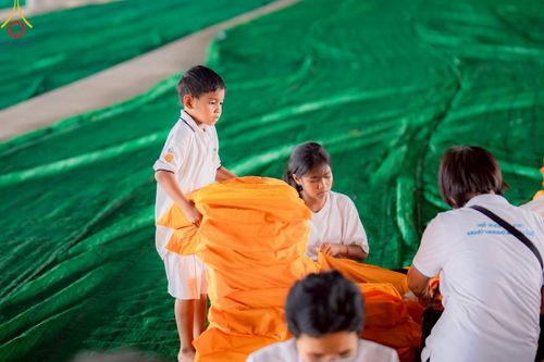 ภาพ No.219057:วันที่ 19-21 เมษายน พ.ศ. 2568 การเตรียมงานในลานธรรม , วิหารคด เพื่องานวันคุ้มครองโลก 22 เมษายน พ.ศ. 2568