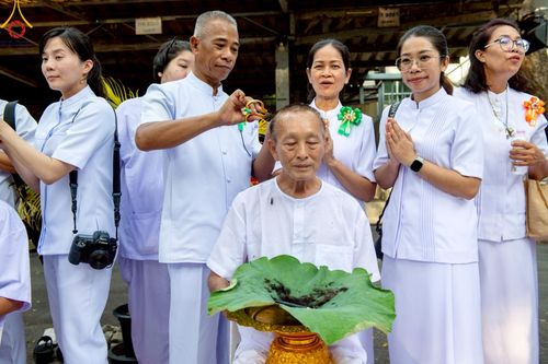 ภาพ No.216671:วันอาทิตย์ที่ 6 เมษายน พ.ศ. 2568 พิธีตัดปอยผม และปลงผมนาคธรรมทายาท โครงการบวชบูชาธรรม81ปี หลวงพ่อธัมมชโย โครงการ 1 และ 2 โครงการนานาชาติ AEC&WAB รุ่น CEO (ผู้บริหาร) รุ่นที่4 ณ หมู่บ้านบรรลุธรรม วัดพระธรรมกาย