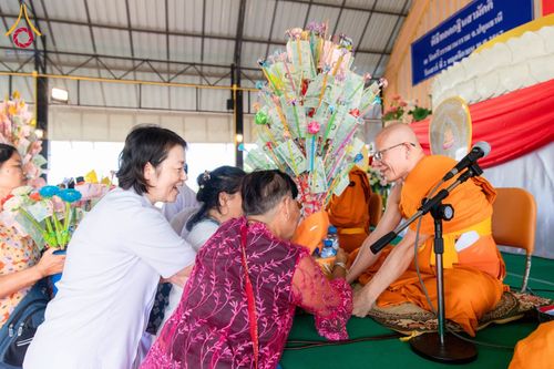 ภาพ No.176931:พิธีทอดกฐิน ณ วัดศรีวรรณวนาราม จ.ปทุมธานี ในโครงการทอดกฐินสามัคคีทั่วไทย 30,000 วัด บูชาธรรม 80 ปี หลวงพ่อธัมมชโย โดยคณะศิษยานุศิษย์วัดพระธรรมกาย วันที่ 2 พฤศจิกายน พ.ศ. 2567