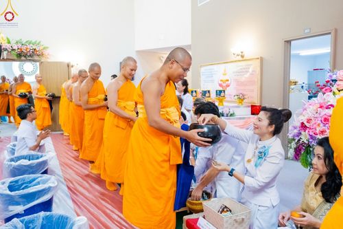 ภาพ No.91234:พิธีสมโภชพระประธาน "พระธรรมกาย" , พิธีเปิดไฟมงคลและเปิดไฟส่องสว่างรัศมีดวงธรรมพระประธาน "พระธรรมกาย" , พิธีทอดผ้าป่าภาคพื้น 19 วัดศูนย์สาขาภาคพื้นอเมริกา  และพิธีมุทิตาสักการะพระมหาเถระ พระเถระ ประจำปี 2566 วันอาทิตย์ที่ 15 ตุลาคม พ.ศ. 2566