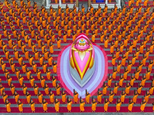 ภาพ No.127935:คณะพระธรรมยาตราฯ ปฎิบัติธรรมและถ่ายภาพหมู่ประวัติศาสตร์ ณ ลานหน้าพระปรางค์สามยอด วัดโคกสมานคุณ อ.หาดใหญ่ จ.สงขลา วันเสาร์ที่ 9 มีนาคม พ.ศ. 2567