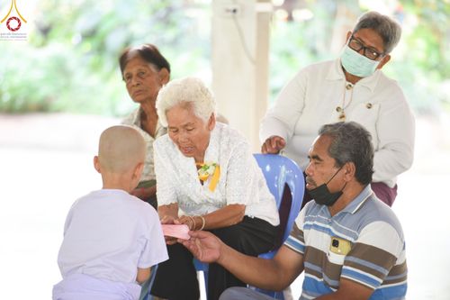 ภาพ No.135204:พิธีตัดปอยผม, พิธีขอขมารับผ้าไตร, พิธีบรรพชา, พิธีถวายบาตร ในโครงการบรรพชาสามเณร ฟื้นฟูพระพุทธศาสนาทั่วไทย  ณ ศูนย์ปฏิบัติธรรมบุญประสาน ต.พญาเย็น อ.ปากช่อง จ.นครราชสีมา วันที่ 5 เมษายน พ.ศ. 2567