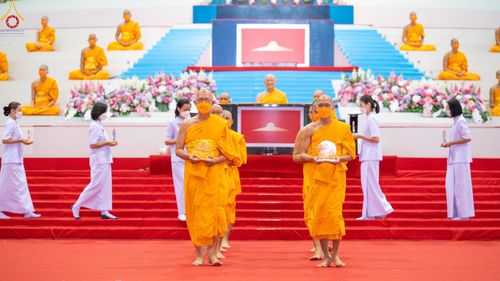 ภาพ No.83805:พิธีมอบโล่เกียรติยศ โครงการผู้นำแสงสว่างออนไลน์ ประจำปี 2565 ในวันอาทิตย์ที่ 2 กรกฎาคม พ.ศ. 2566 ณ วัดพระธรรมกาย