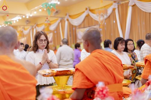 ภาพ No.164640:พิธีทอดกฐิน ณ วัดพูนพิมลราช อ.บางบัวทอง จ.นนทบุรี ในโครงการกฐินสามัคคีทั่วไทย 30,000 วัด บูชาธรรม 80 ปี หลวงพ่อธัมมชโย โดยคณะศิษยานุศิษย์วัดพระธรรมกาย วันที่ 20 ตุลาคม พ.ศ. 2567