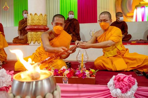 ภาพ No.76539:คณะสงฆ์และสามเณรบังกลาเทศ ปฎิบัติธรรมและจุดโคมประทีปถวายเป็นพุทธบูชา วันที่ 17 กุมภาพันธ์ พ.ศ. 2566