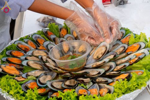 ภาพ No.195863:พิธีถวายภัตตาหารเป็นสังฆทาน แด่พระธรรมยาตรา ณ วัดโบสถ์(บน) ตำบลบางคูเวียง อำเภอบางกรวย จังหวัดนนทบุรี ในโครงการธรรมยาตรา กตัญญูบูชา มหาปูชนียาจารย์ พระมงคลเทพมุนี(สด จนฺทสโร) พระผู้ปราบมาร อนุสรณ์สถาน 7 แห่ง ปีที่ 13 วันที่ 16 มกราคม พ.ศ. 2568